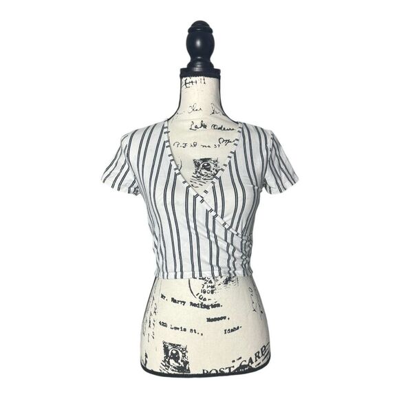 PacSun PS Basics Black & White Striped Wrap Crop Top Size S V-Neck Short Sleeve - Picture 1 of 4